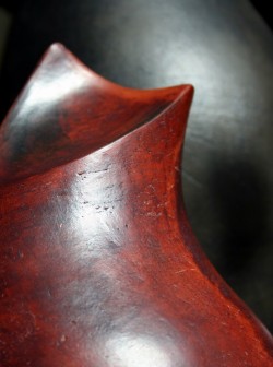 sculpture, faïence chamottée, oxyde sur terre crue poli