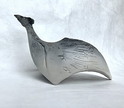 Sculpture en grès, enfumée en gazette papier